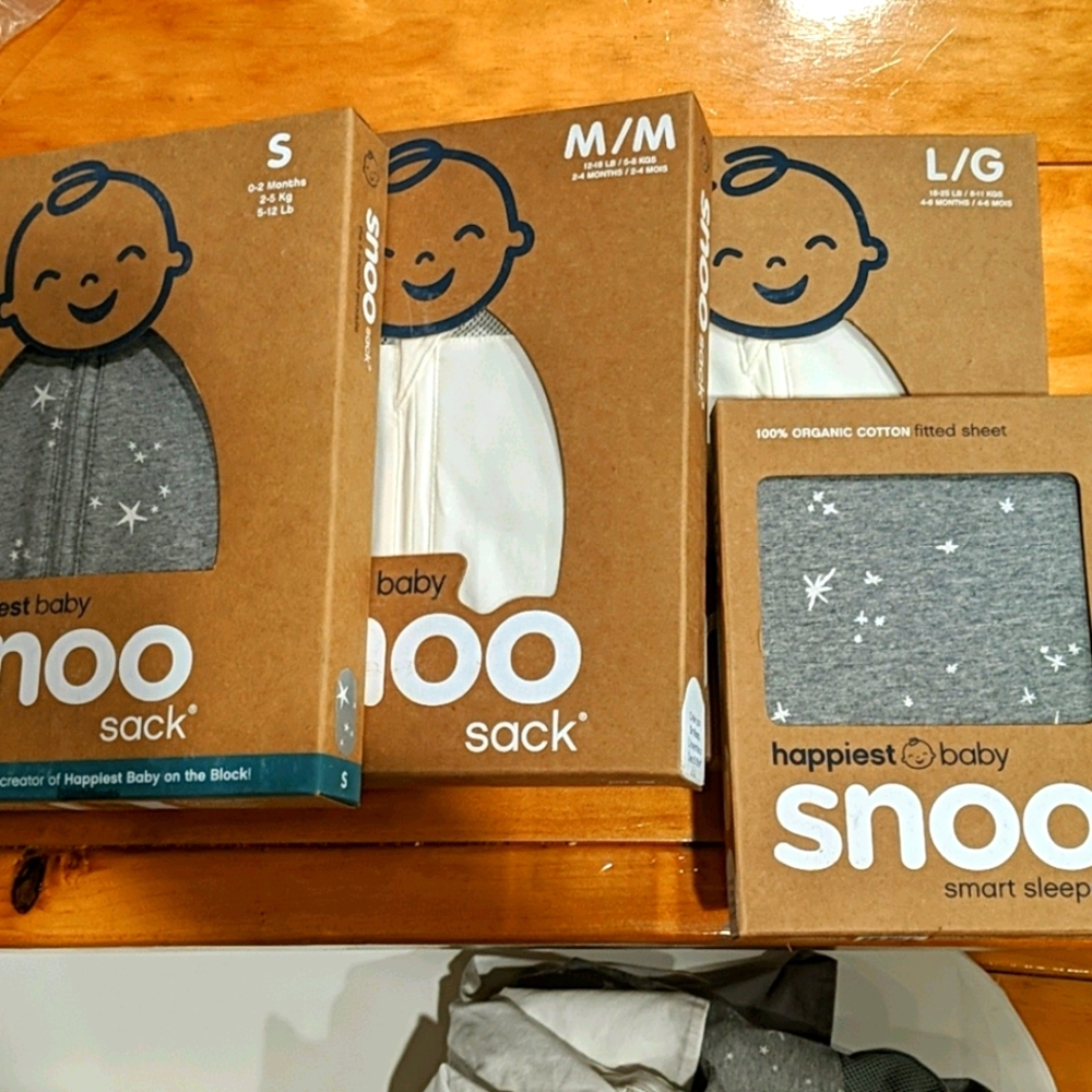 Snoo sacks and sheet